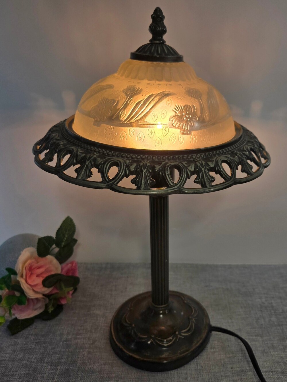 Lihing Universal Art Deco Style Table Lamp Frosted Glass Floral Shade V978 2002
